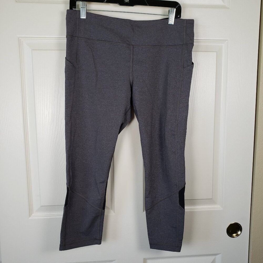 Lululemon Pace Rival Crop 22" Gray with mesh panel Size 12 Athletic
